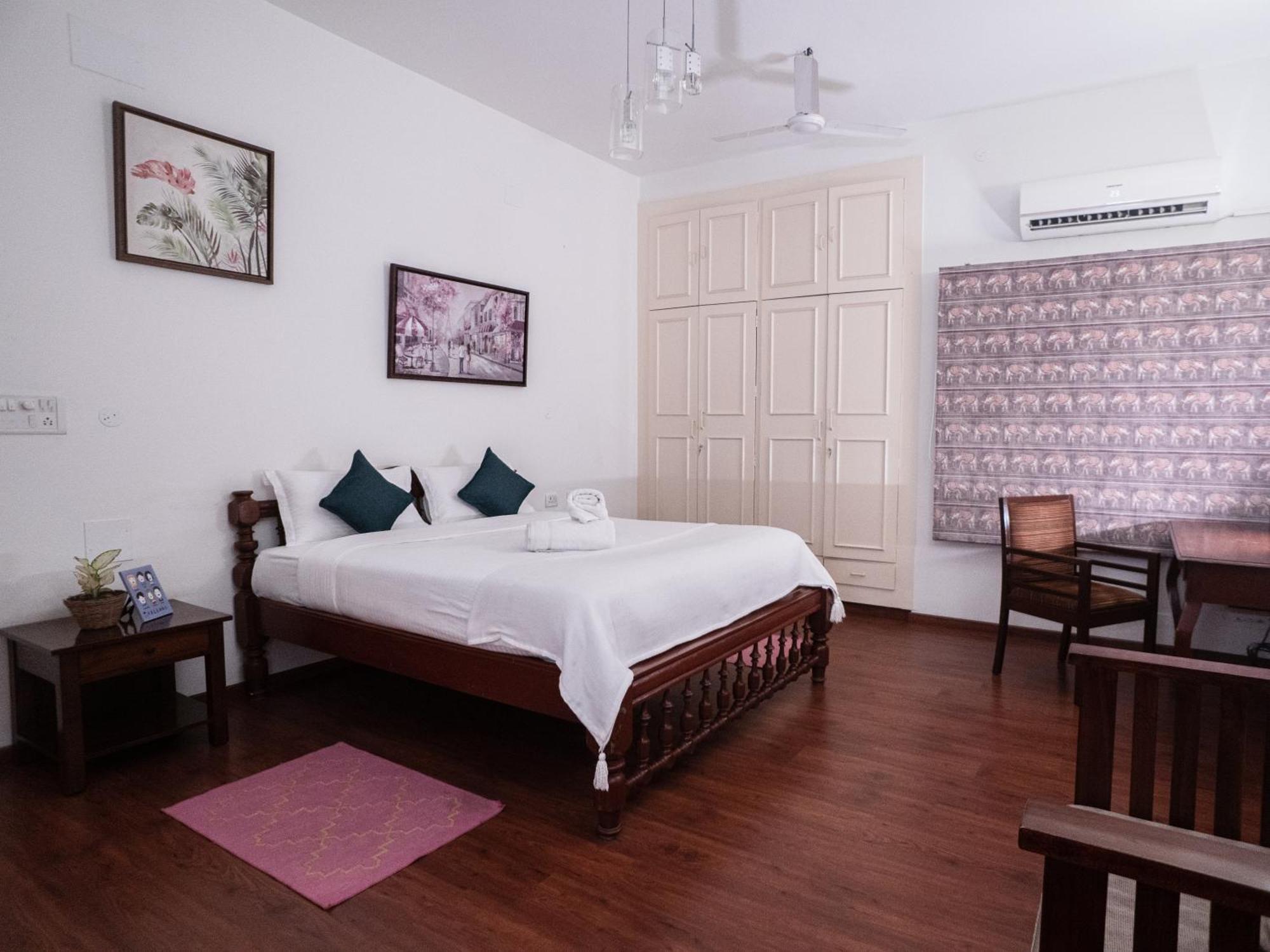 Appartamento The White House Opp Park Hyatt Chennai Esterno foto