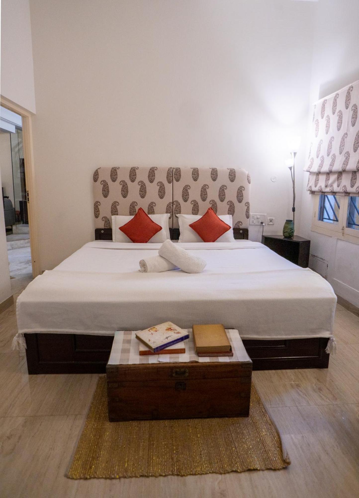 Appartamento The White House Opp Park Hyatt Chennai Esterno foto