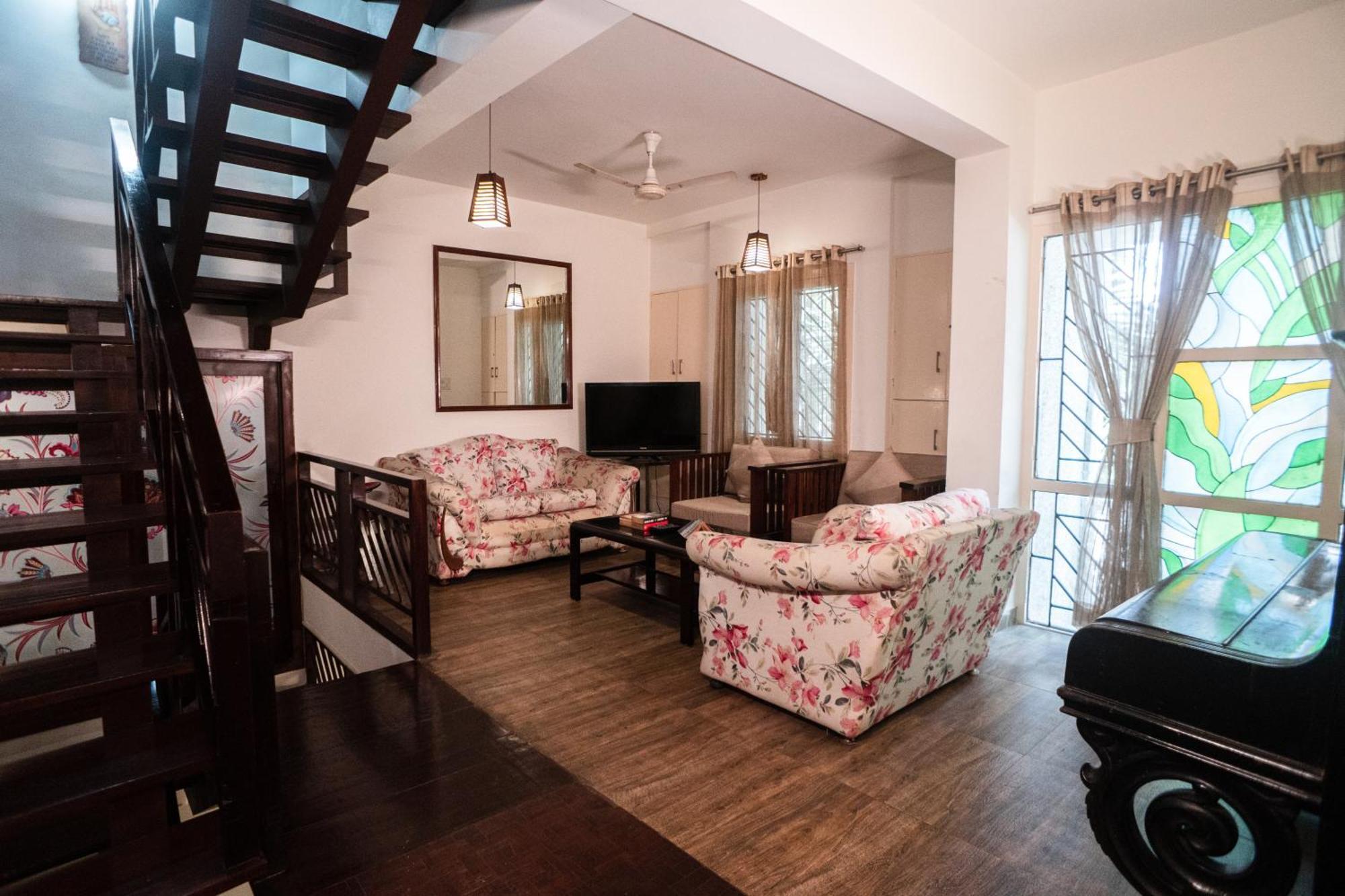 Appartamento The White House Opp Park Hyatt Chennai Esterno foto