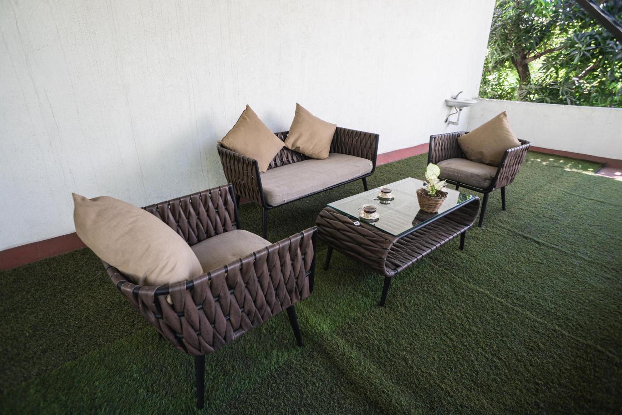 Appartamento The White House Opp Park Hyatt Chennai Esterno foto