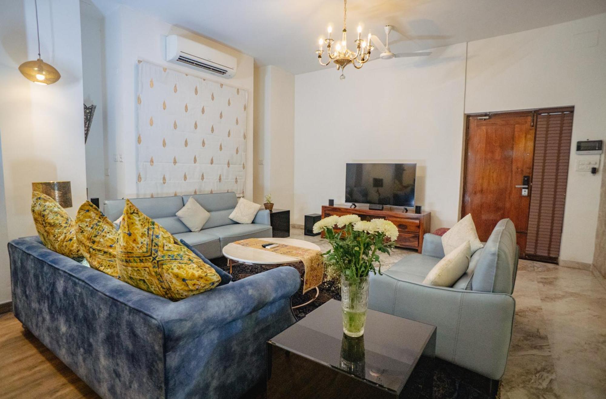 Appartamento The White House Opp Park Hyatt Chennai Esterno foto