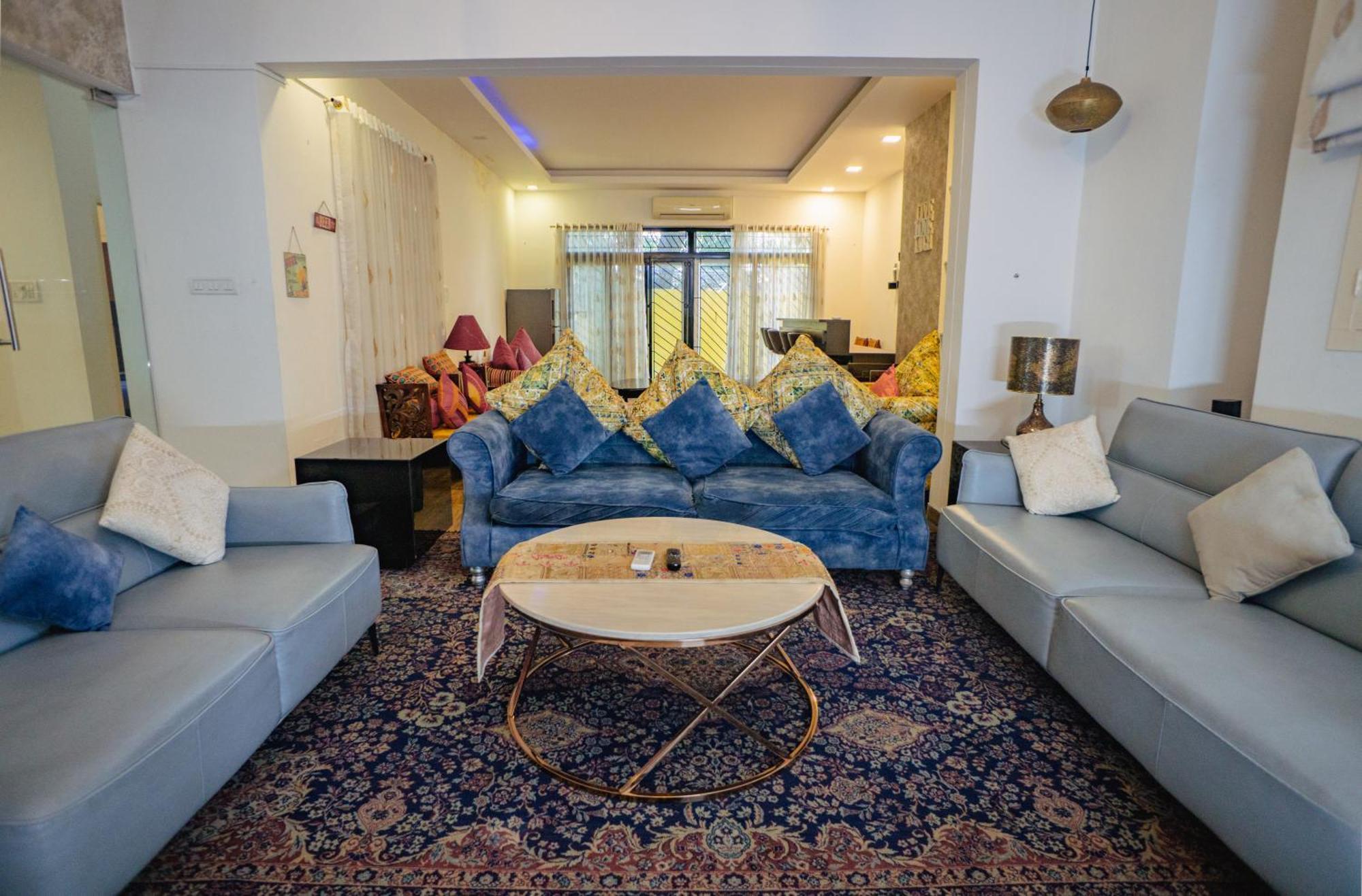Appartamento The White House Opp Park Hyatt Chennai Esterno foto