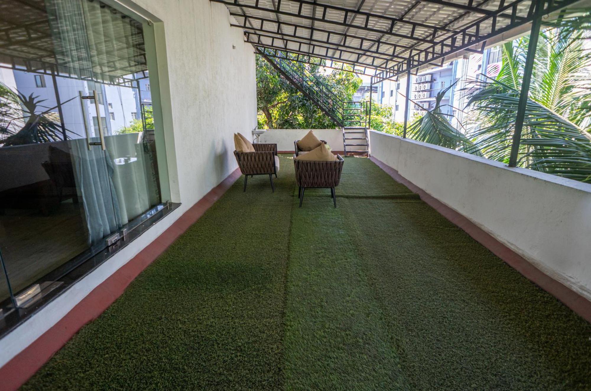 Appartamento The White House Opp Park Hyatt Chennai Esterno foto